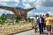 В Казани открылся парк динозавров. Президент Татарстана хочет сделать его постоянным