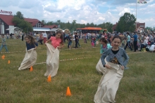 Сабантуй-2016: недолгий холодный дождь не помешал челнинцам участвовать в народных играх