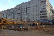 В Казани на стройке рухнул подъемный кран (фоторепортаж)