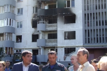 Часть жителей дома 53/28 требует переселить их в новое жилье