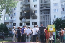 Часть жителей дома 53/28 требует переселить их в новое жилье