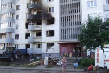 Часть жителей дома 53/28 требует переселить их в новое жилье