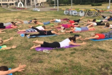 Челнинцы вышли на площадь Азатлык в 6.30 утра заниматься пилатесом