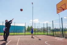 Наиль Магдеев сыграл в баскетбол на новой спортплощадке челнинского института КФУ