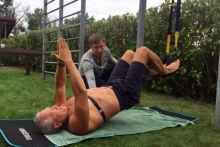 Тренер 'КАМАЗ-мастера' Владимир Малясов предлагает челнинцам освоить упражнения 'Морских котиков'