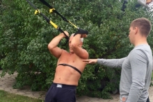 Тренер 'КАМАЗ-мастера' Владимир Малясов предлагает челнинцам освоить упражнения 'Морских котиков'