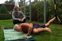 Тренер 'КАМАЗ-мастера' Владимир Малясов предлагает челнинцам освоить упражнения 'Морских котиков'