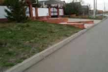 'Владельцы коттеджей перекрыли тротуар в Замелекесье своими заборами' 