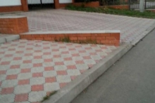 'Владельцы коттеджей перекрыли тротуар в Замелекесье своими заборами' 