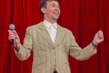 В ДК «КАМАЗ» 9 команд открыли очередной сезон в лиге КВН работающей молодежи