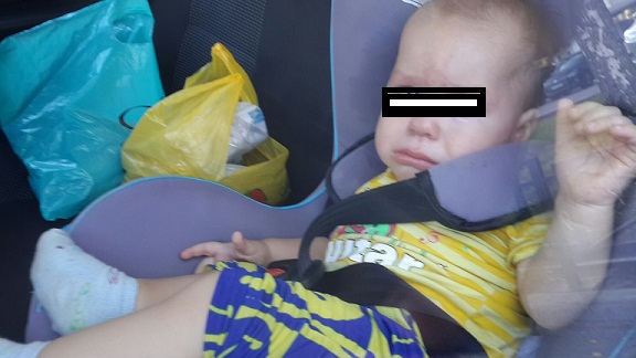 ребенок в машине